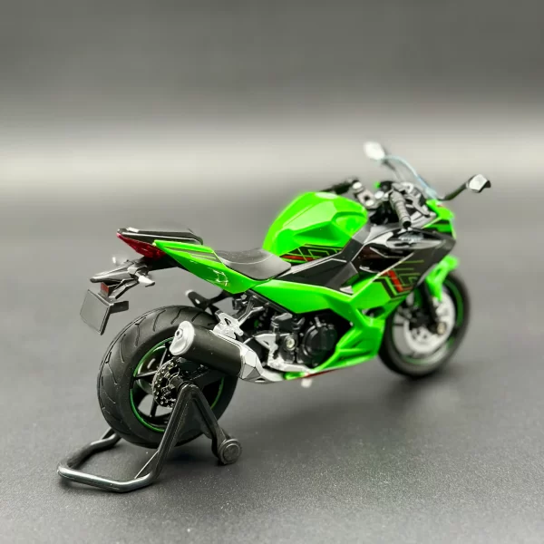 ماکت موتور Kawasaki zx4r سبز - Image 2