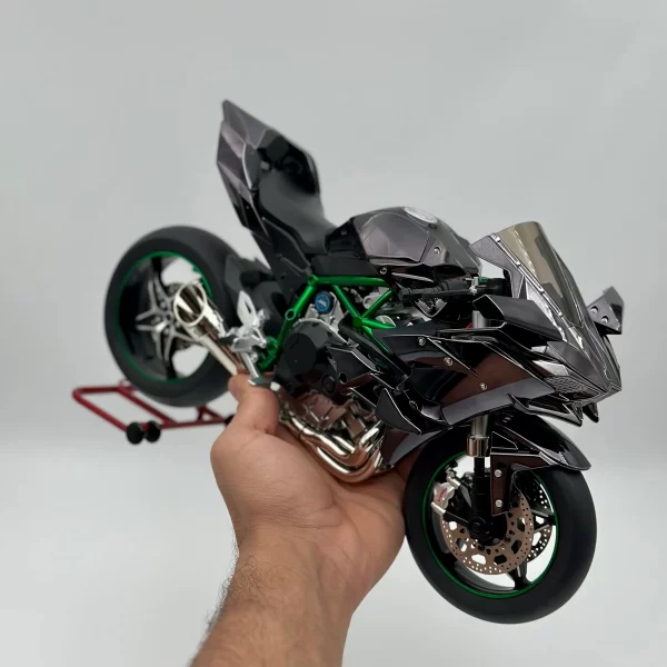 ماکت موتور kawasaki Ninja H2R روشن شو